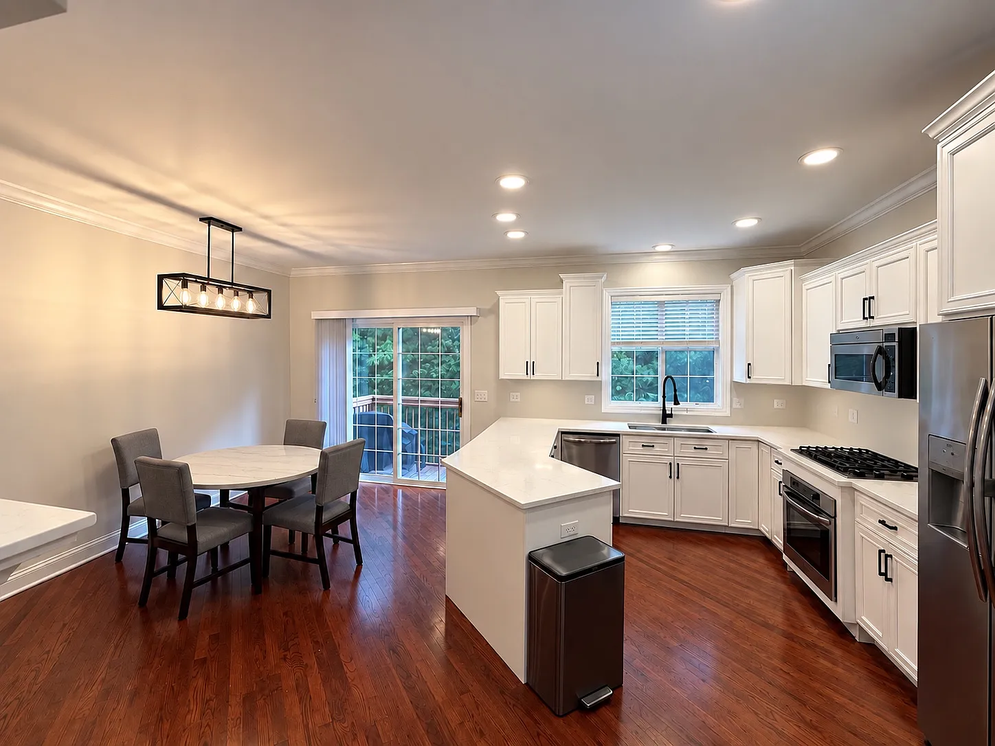 3 bed, 2100 sqft, $3,900 — Photo 1