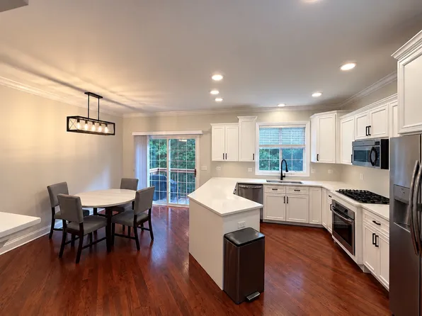 808 Shandrew Dr, Naperville, IL 60540