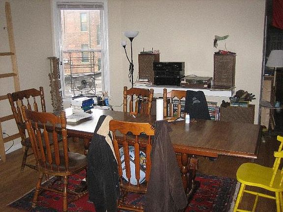 3rd image of 1463 W Chicago Ave APT 3