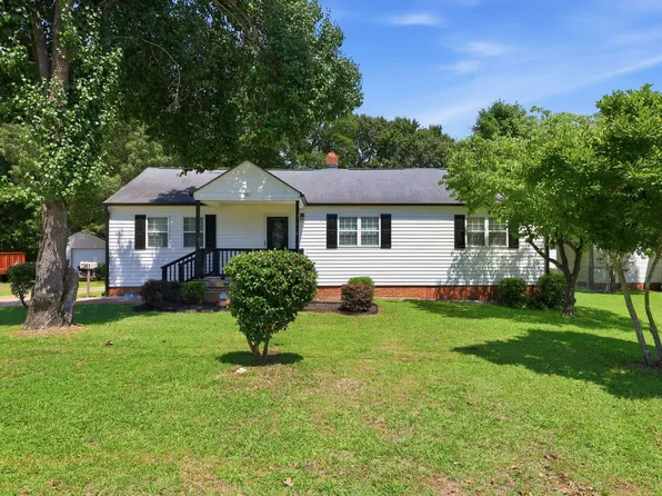 301 N 9th St, Erwin, NC 28339