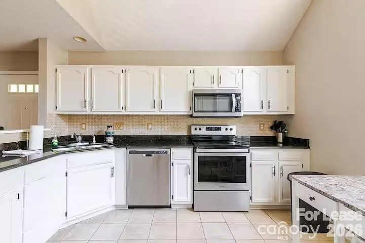 8263 Southgate Commons Dr — Photo 4