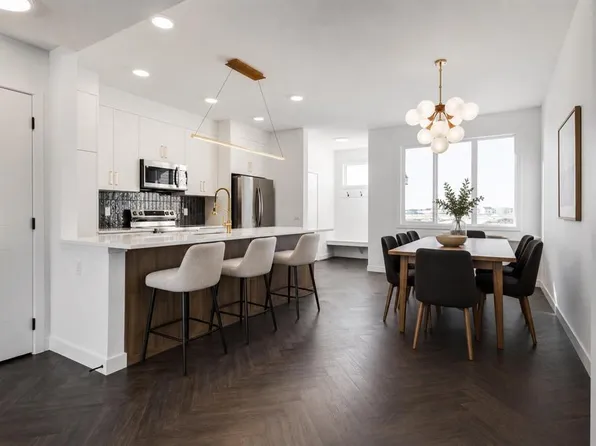 218 N Greystone Blvd, Cochrane, AB T4C 3K3