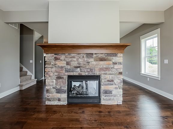 3rd image of 9584 Kath Ct NE