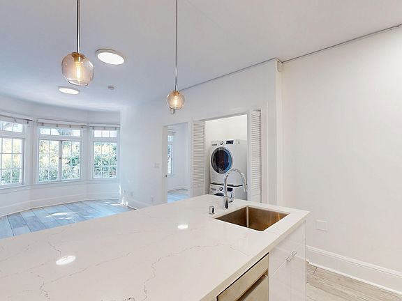 5th image of 944 Hayes St #7