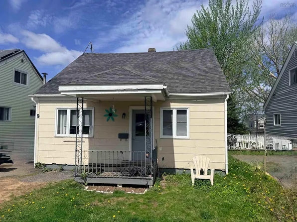 9 Highland Dr, New Glasgow, NS B2H 4C3