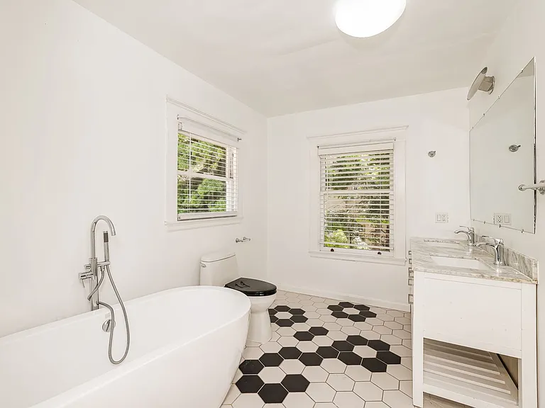 2238 Lakeshore Ave — Photo 22