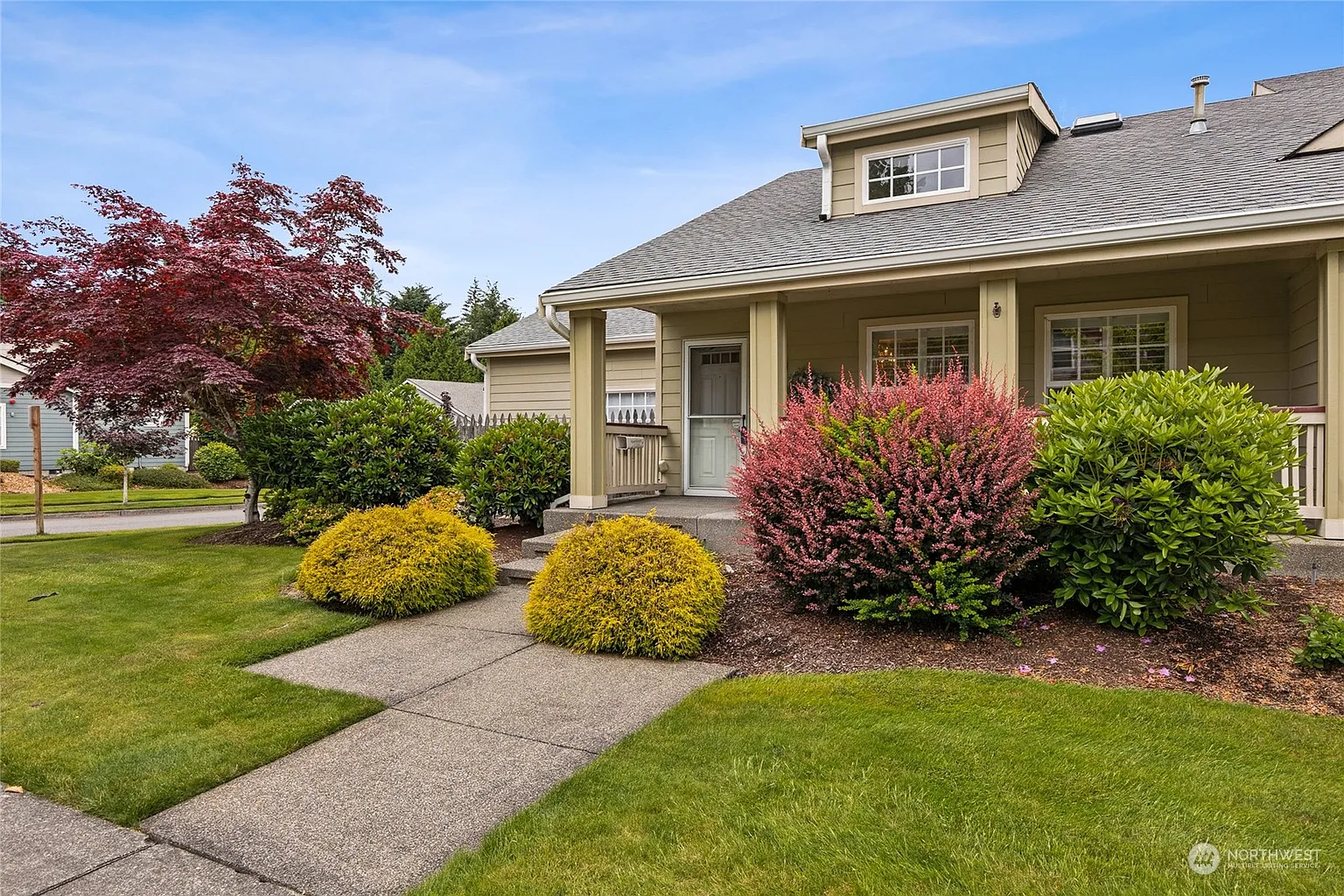 1498 Thompson Street photo 1