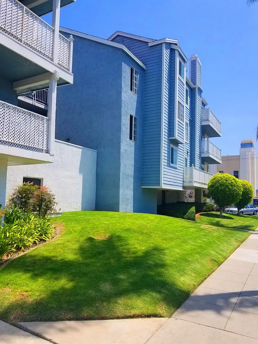 Building Photo - 955 E 3rd St #206