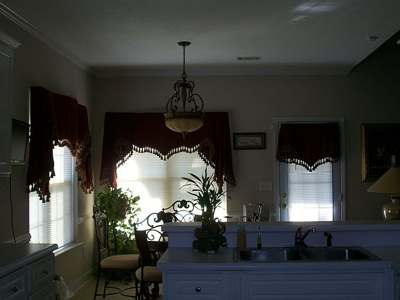 3rd image of 4880 Somerset Dr