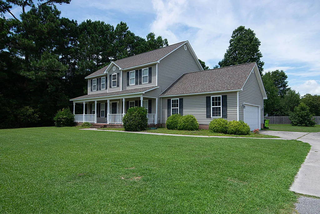 4 bed, 2126 sqft, $2,400 — Photo 2
