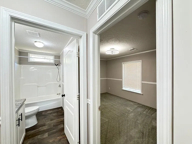55 Oak Ave — Photo 44