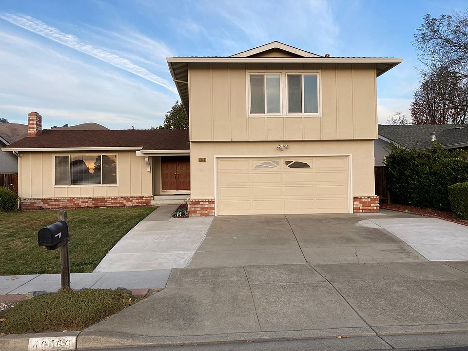 1st image of 40560 Las Palmas Ave