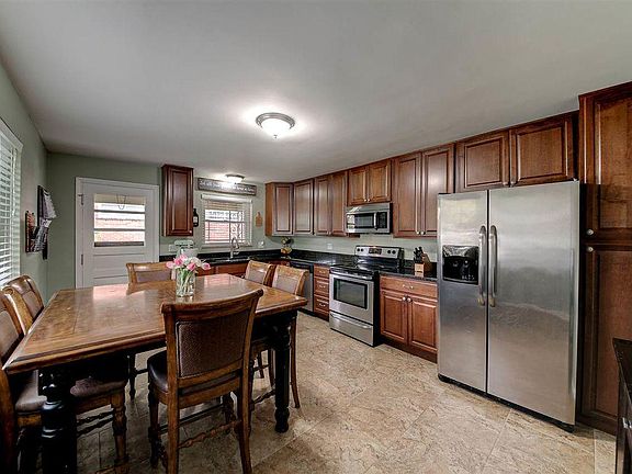 3rd image of 74 Carran Dr