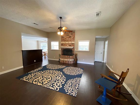 5th image of 18121 Woodside Dr