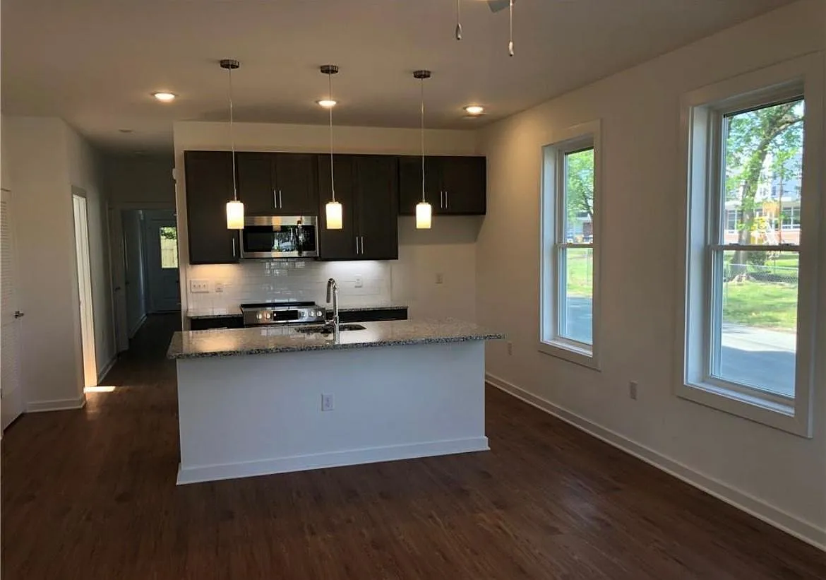 1501 Perry St — Photo 3