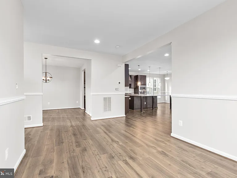 930 Forsythia Ln — Photo 13