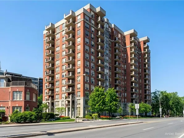 442 Maple Ave #703, Burlington, ON L7S 2L7