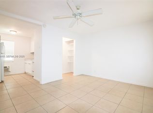 716 NE 8th St #4, Hallandale, FL 33009