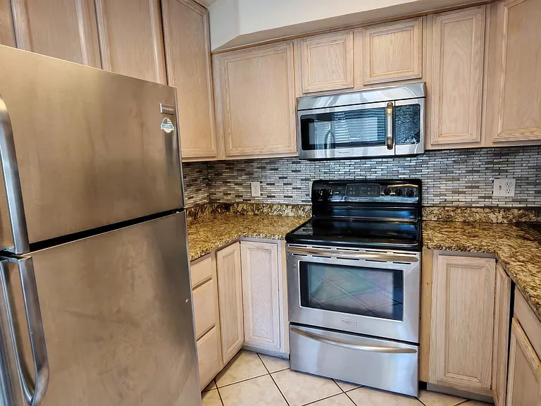 2690 S Xanadu Way — Photo 4