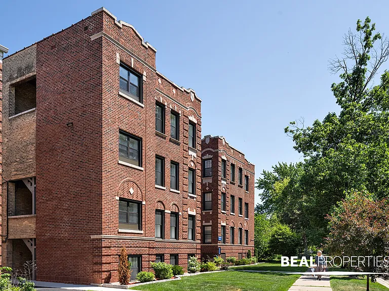 1133-1139 Oak Ave — Photo 2