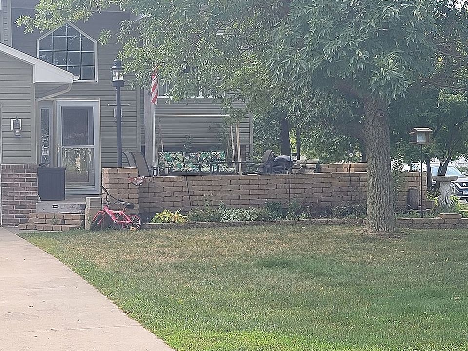 2nd image of 301 Shea St