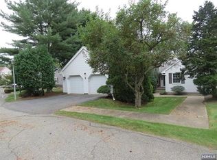 5 Clearwater Dr, Wayne, NJ 07470