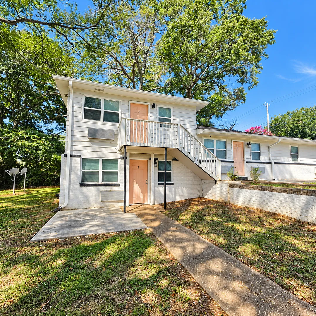 Downstairs 2Bd/2Ba Apartment - $99 Move In Special — Photo 1