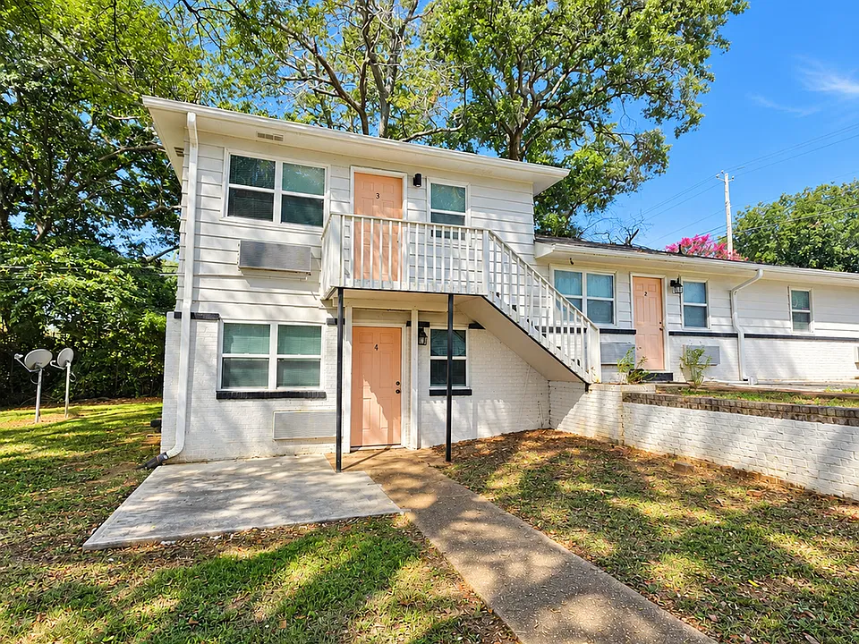 1504 Oakwood Ave NE #4