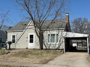 415 E 6th St, Flora, IL 62839