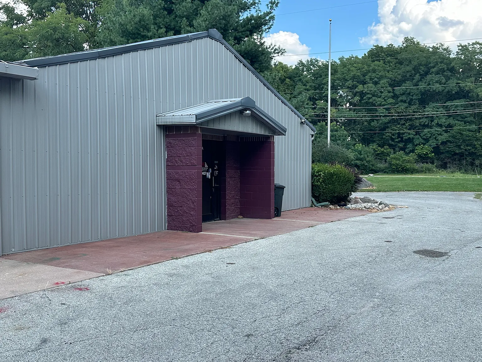 Commercial office building — Photo 2