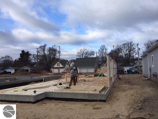 2nd image of 324 W 13th St