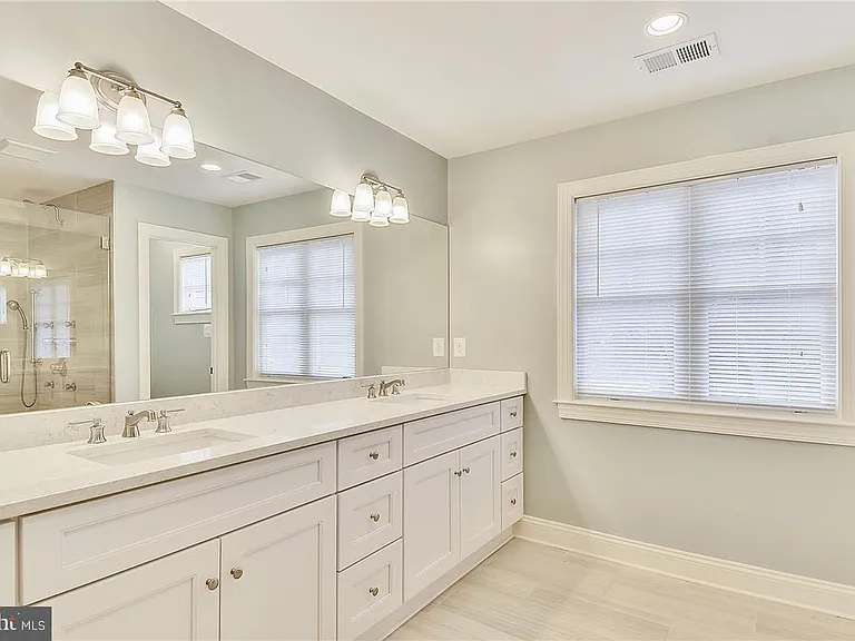 2205 N Edison St — Photo 15