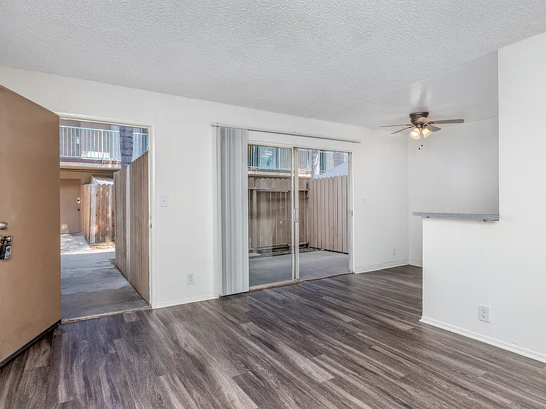 The Oasis Apartments — Photo 4