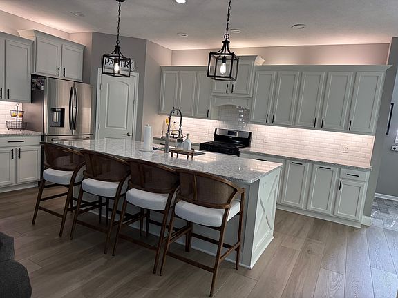 3rd image of 615 Markus Ln