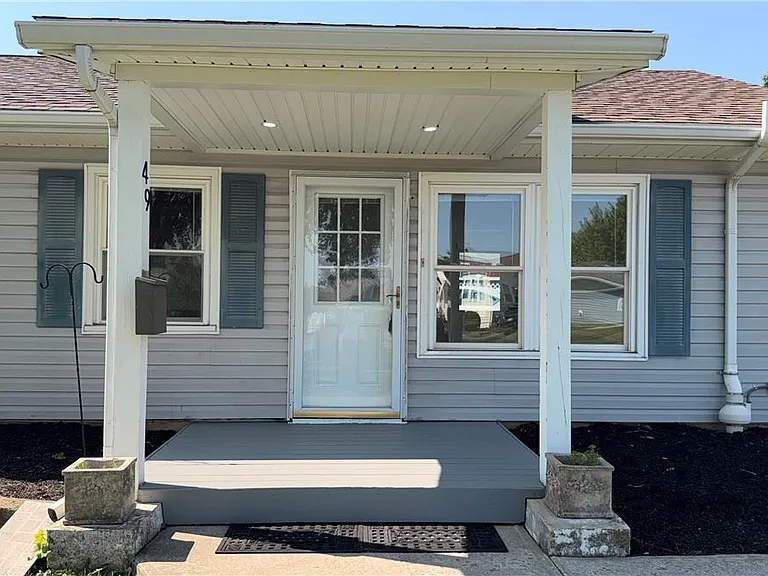 49 Seyfried Ave — Photo 13