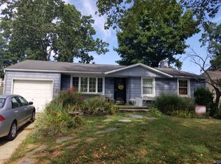 39 Longworth Ave, Dix Hills, NY 11746