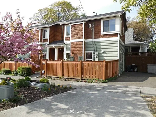 1702 E Columbia St Photo 1