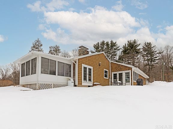 3rd image of 428 Breakneck Hill Road