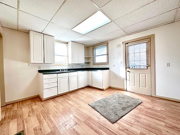 5th image of 8 W Lutton St