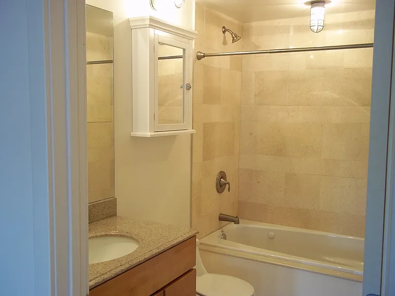 Ardmore Arms Apartments — Photo 11