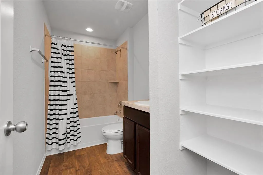 3 bed, 2.0 bath, 1498 sqft, $2,000 — Photo 4