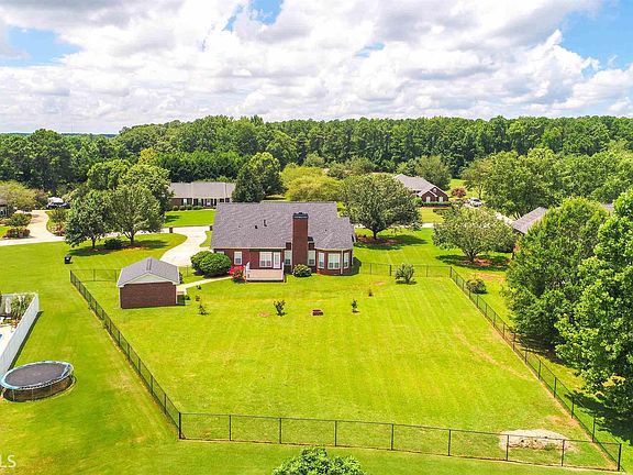 4th image of 1108 Sutton Dr
