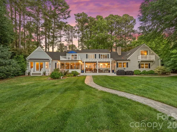 107 Beachview Dr, Mooresville, NC 28117