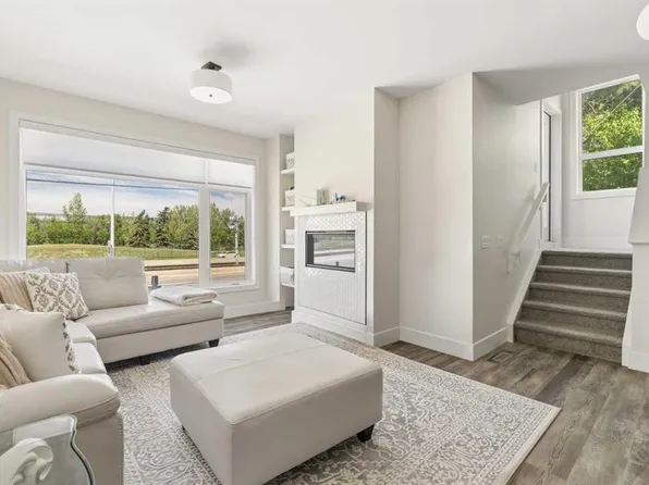 2851 N 12th Ave SW, Calgary, AB T3C 0S5
