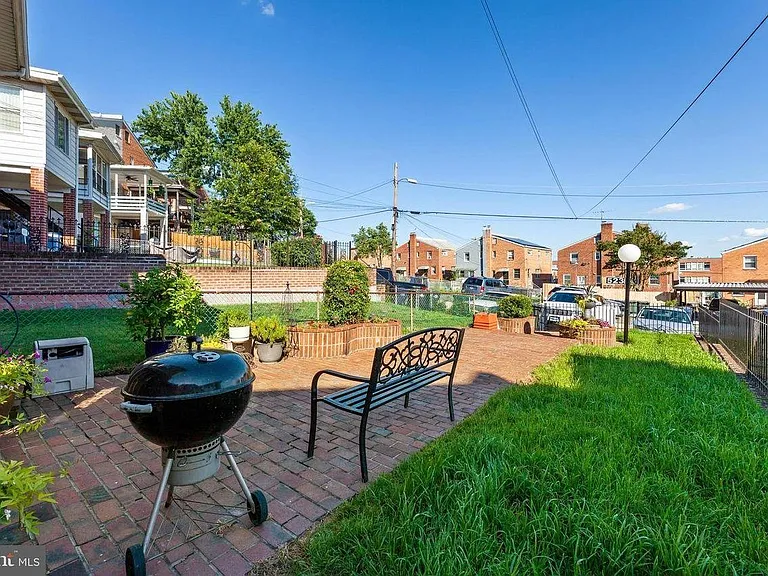 523 Ingraham St NE — Photo 26