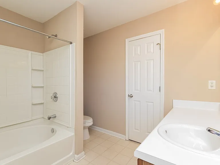 212 Greystone Cir — Photo 9