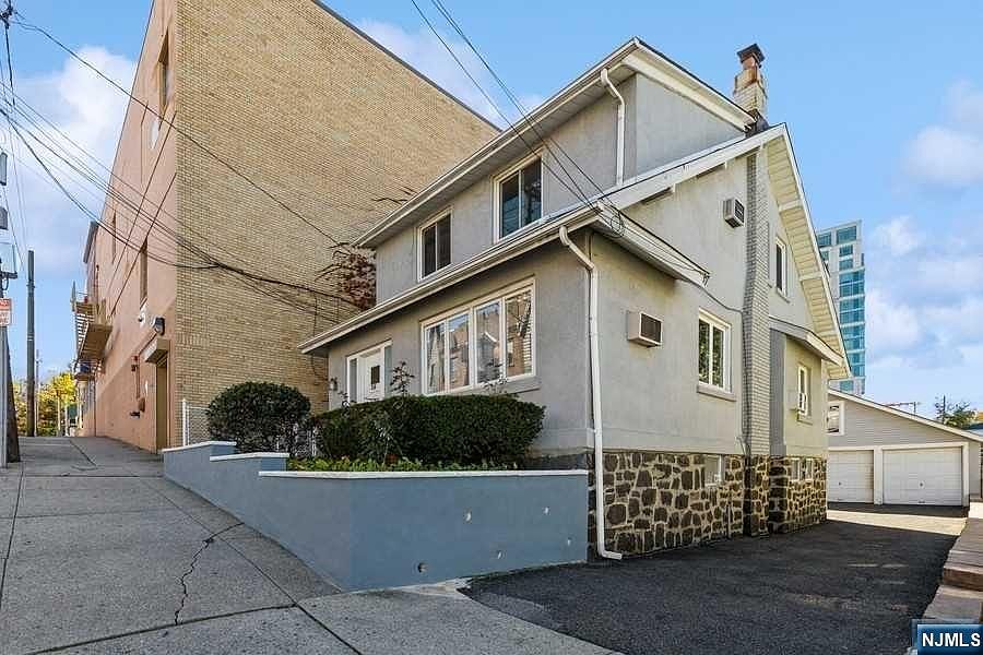 1st image of 358 Lafayette Ave