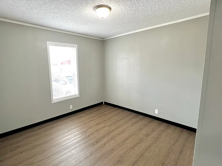205 S Elm St — Photo 8
