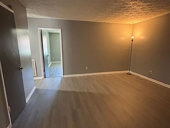 4th image of 929 Live Oak Dr APT A