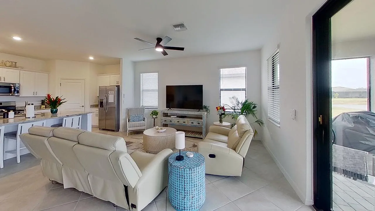 3 bed, 2201 sqft, $2,900 — Photo 3
